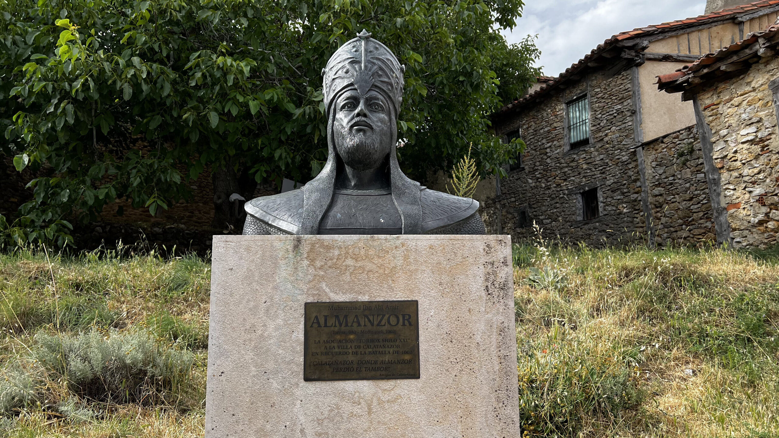 busto_de_almanzor_calatanazor_plandviajero Busto de Almanzor
