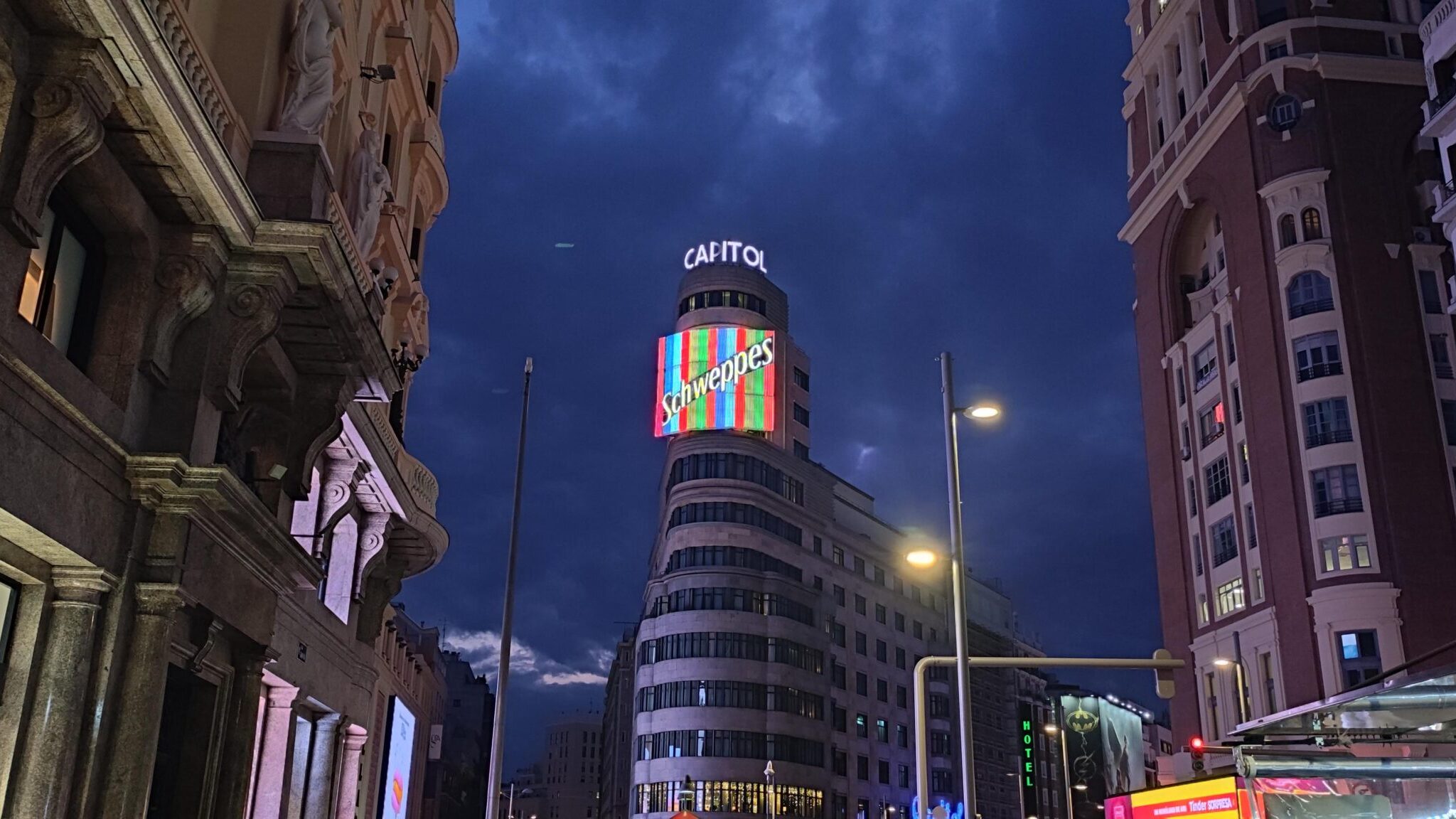 25 lugares imprescindibles en Madrid. Edificio Capitol, Gran Vía, Madrid