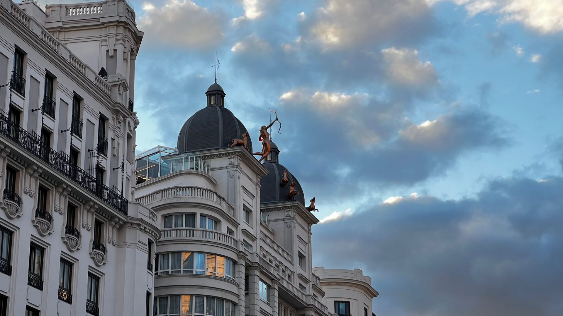 Estatua de Diana y sus perros, Gran Vía