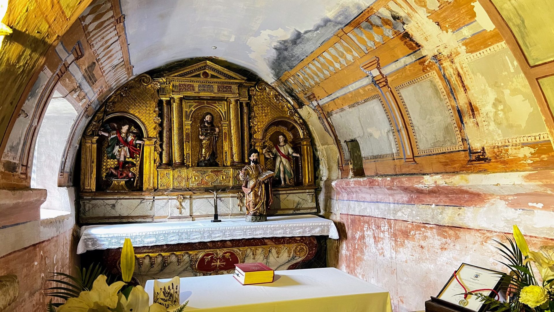 Altar de la Ermita de San Bernabé.