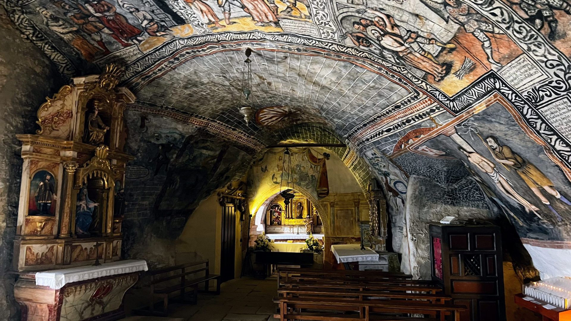 Interior de la Ermita de San Bernabé, Burgos.