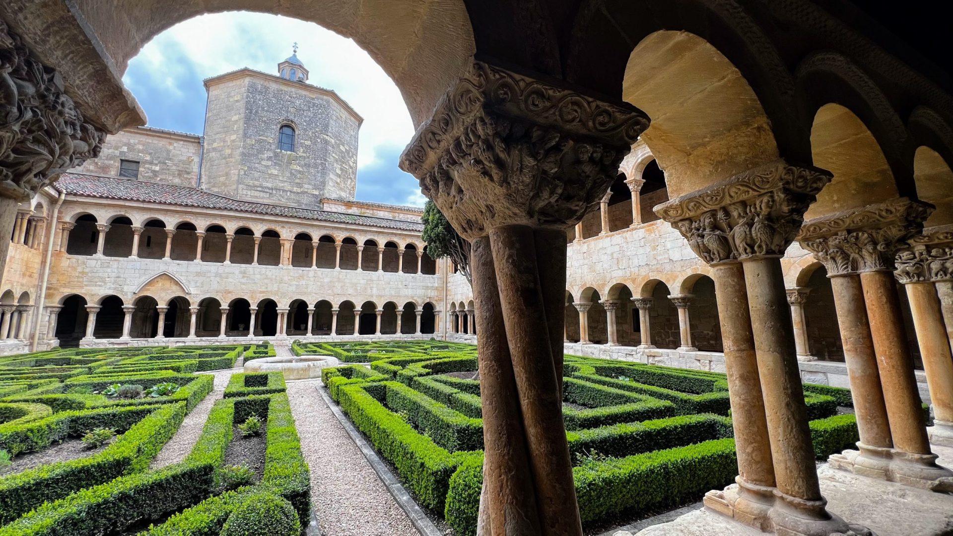 Claustro del Monasterio de Santo Domingo de Silos, Burgos.