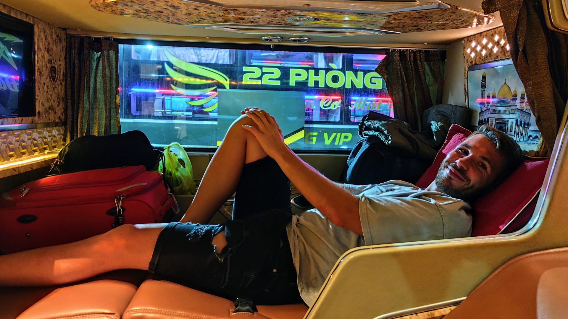 Aarón en sleeper bus de Vietnam.