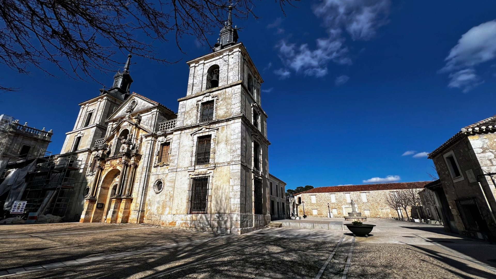 Iglesia y Plaza del Secreto, Nuevo Baztán.