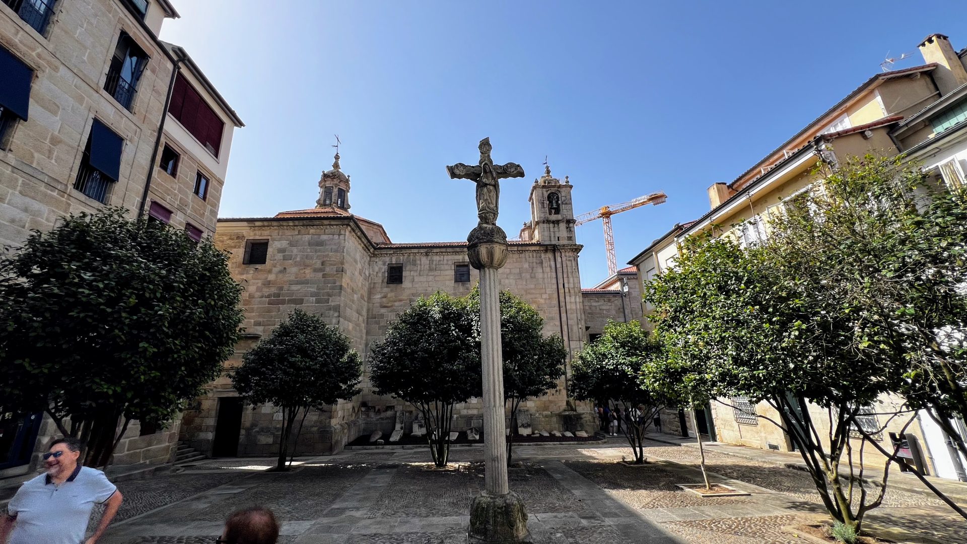 Cruceiro de la Plaza de la Magdalena.