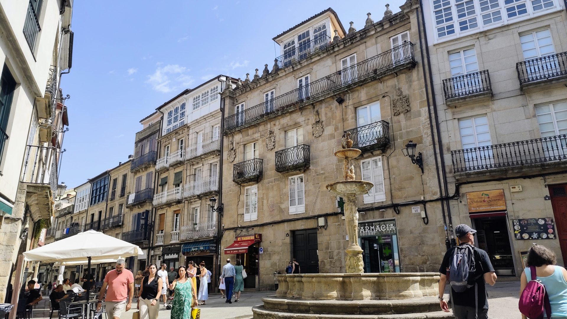 Plaza del Hierro, Os Viños, Ourense.