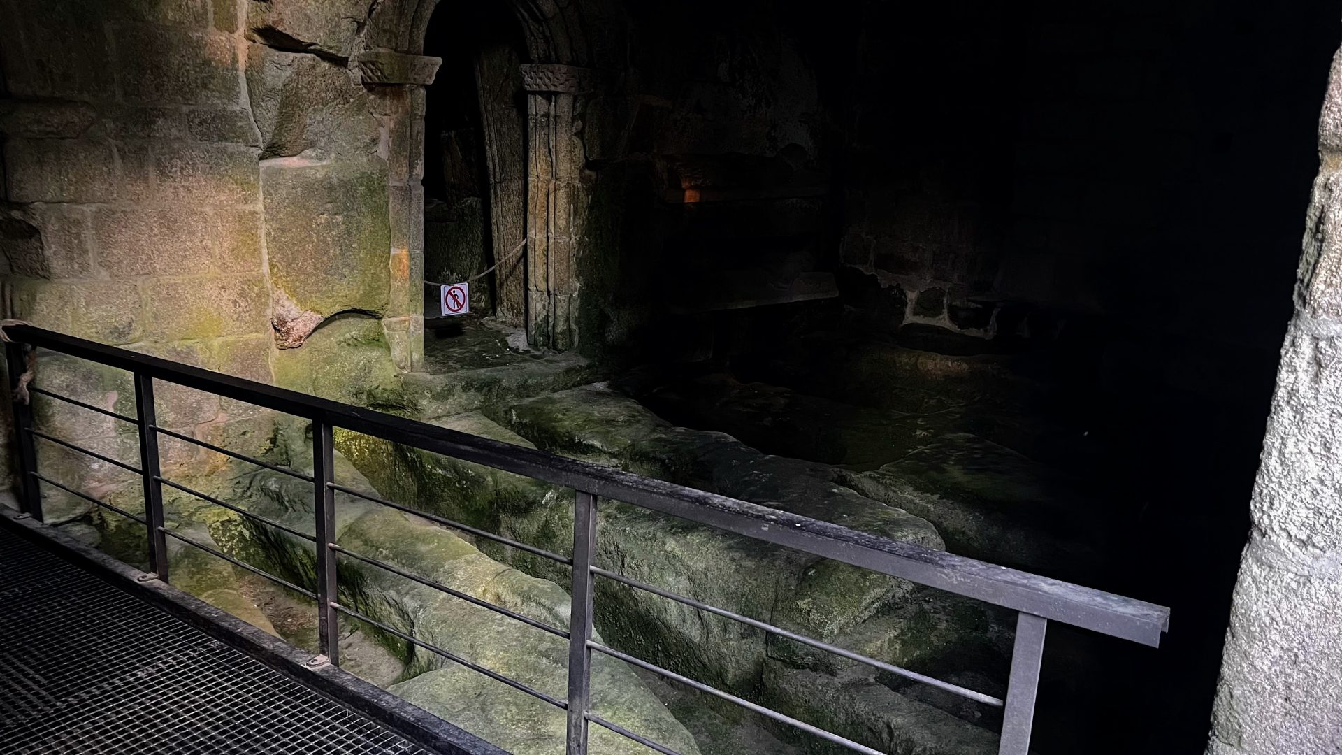Interior San Pedro de Rocas, Ourense.