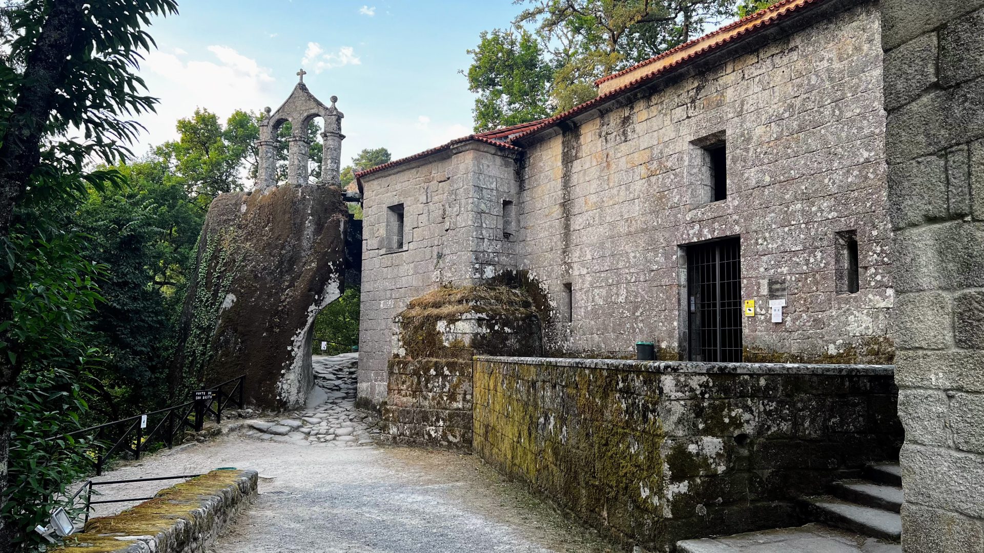 Monasterio de San Pedro de Rocas, Ourense.
