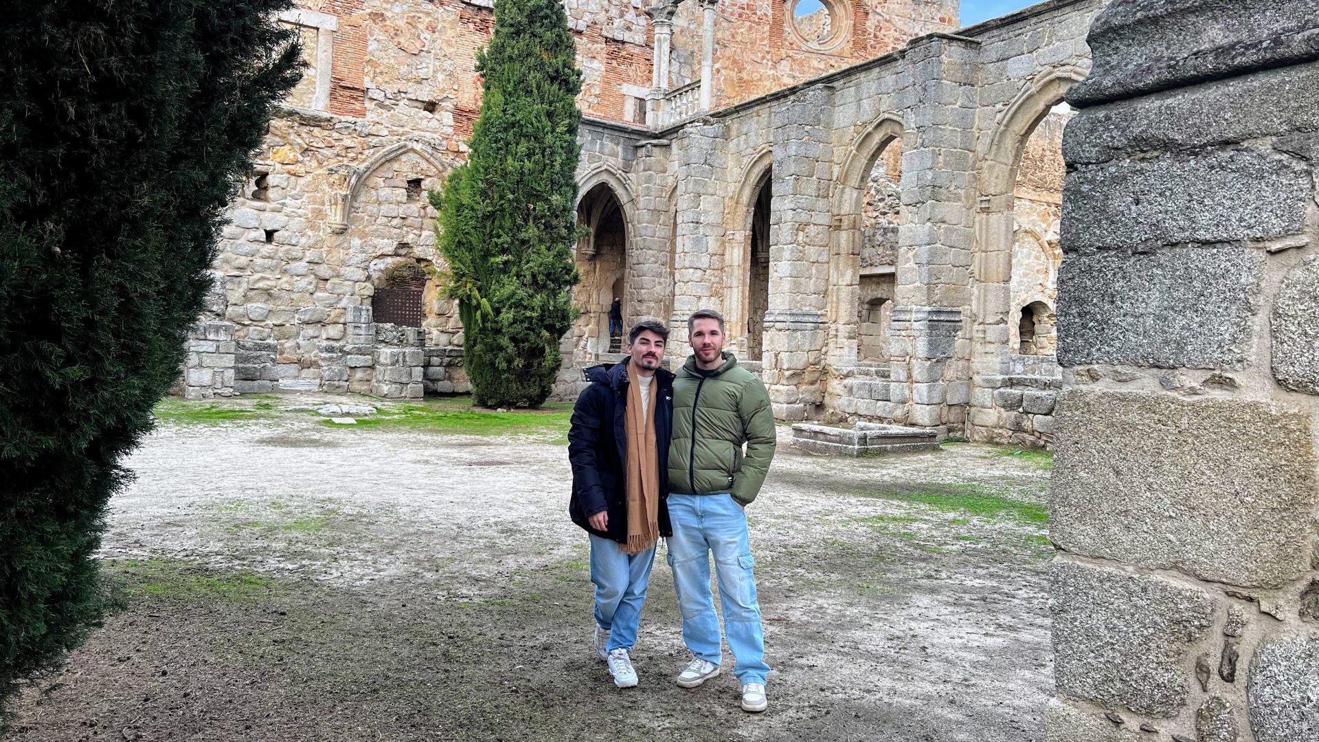 Álvaro y aarón en el Monasterio de Pelayos de la Presa.