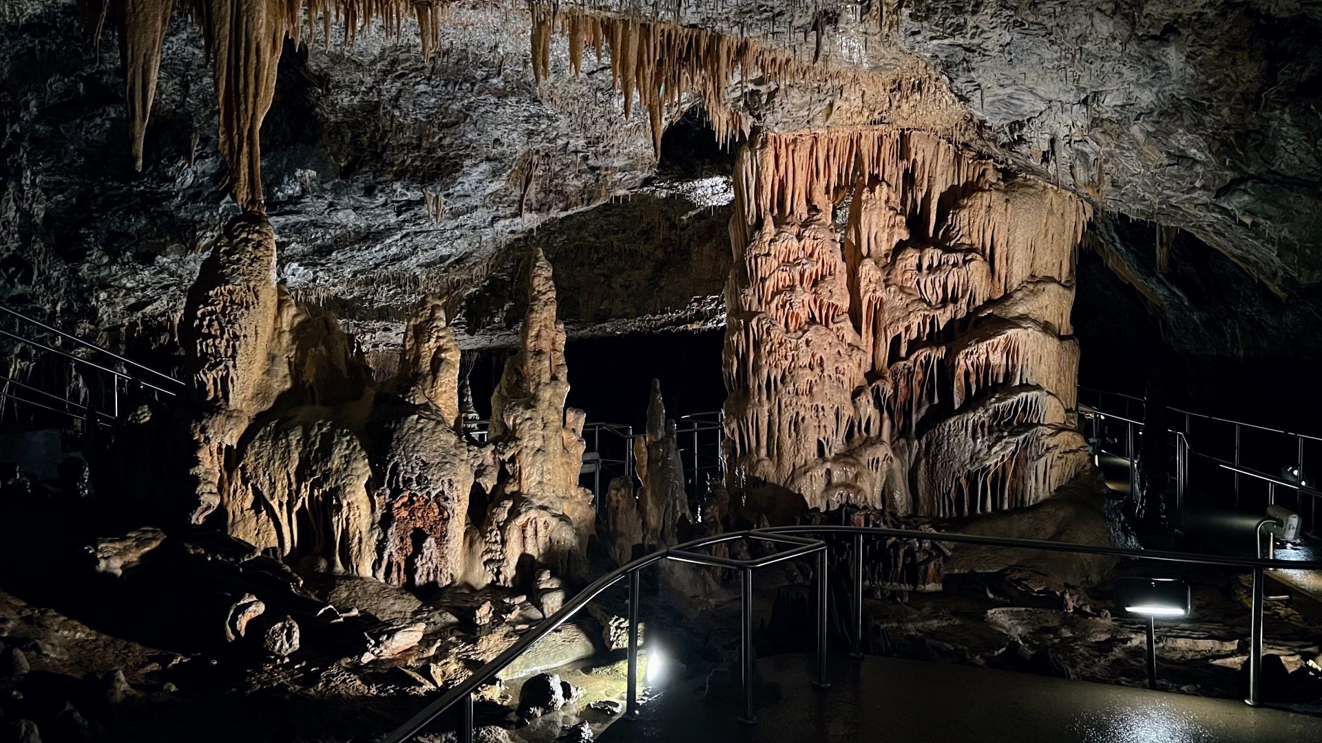 Interior Kapsia Cave, Grecia.