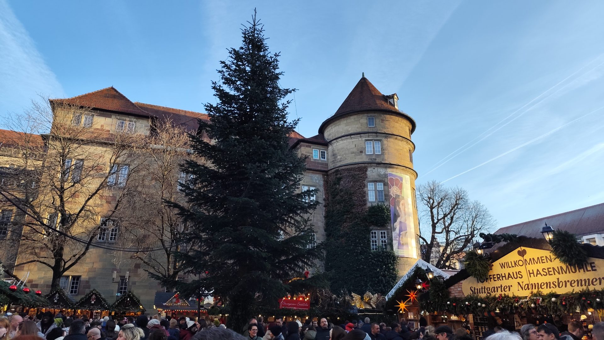 Palacio antiguo y mercadillo de Stuttgart, Baden Wurtemberg, Alemania