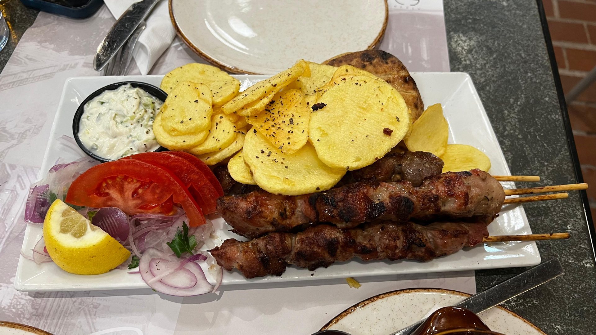 Souvlaki con Tzatziki.