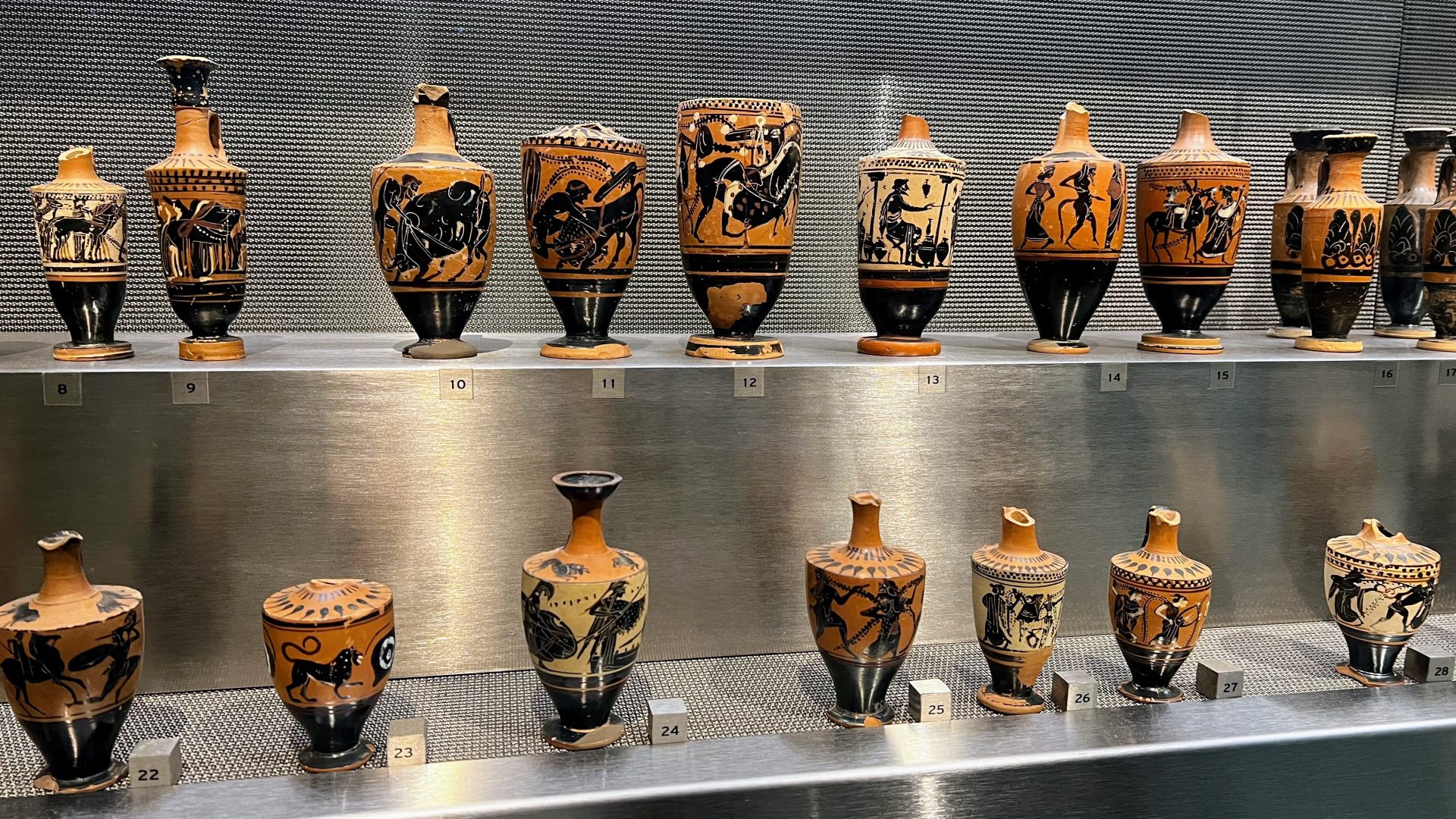 Vasijas del Museo de la Acrópolis de Atenas.