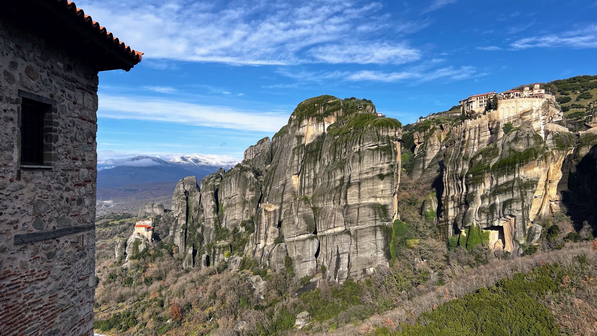 Vistas a los monasterios desde el Monasterio de Varlaam.
