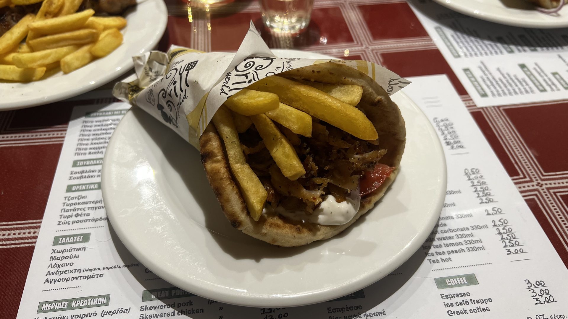 Gyros en pan de pita.
