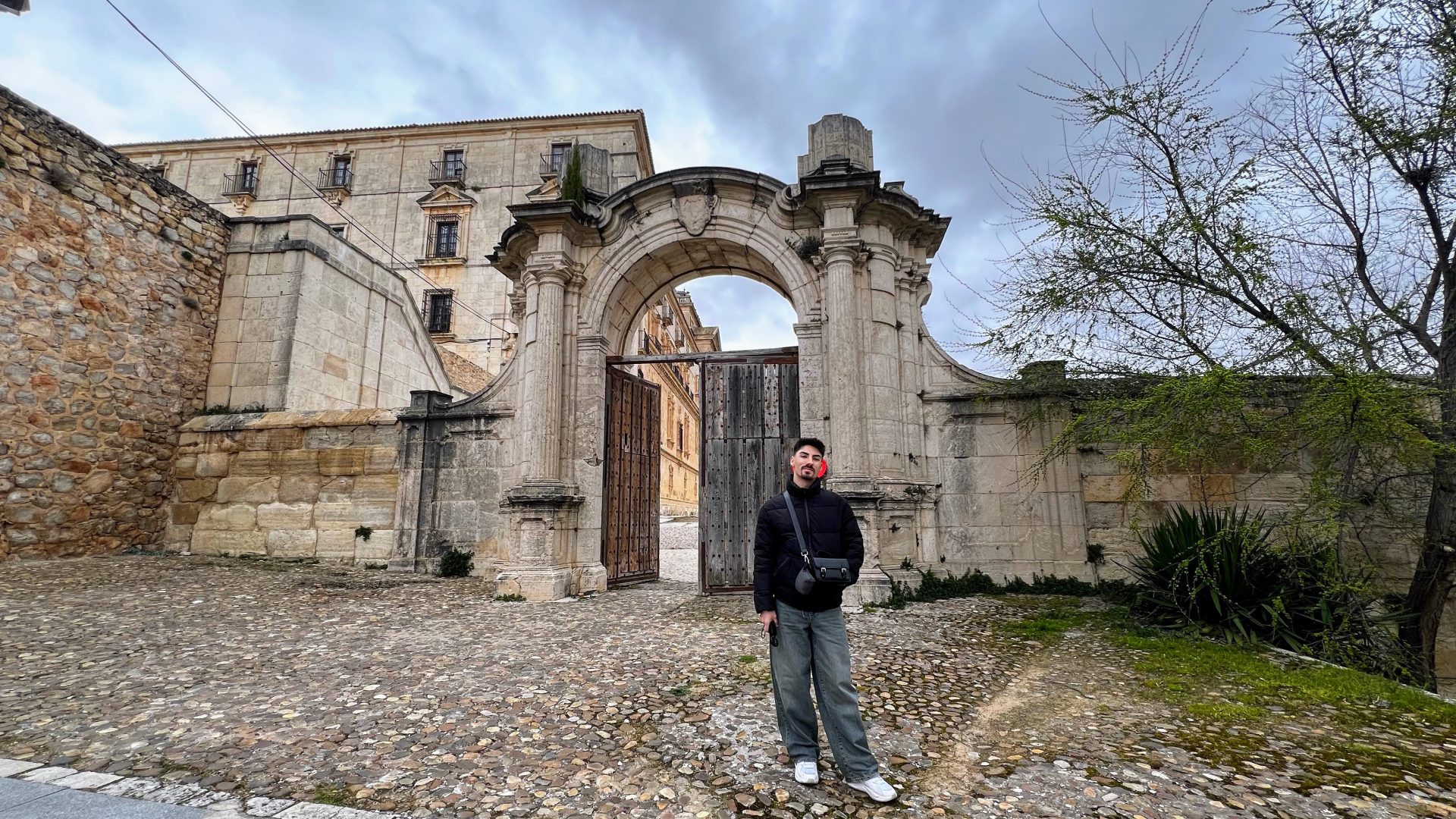 Álvaro en el Monasterio de Uclés.