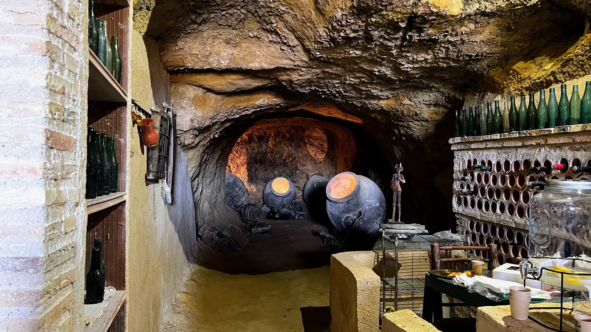 Cueva bodega de Mazarulleque, Cuenca.