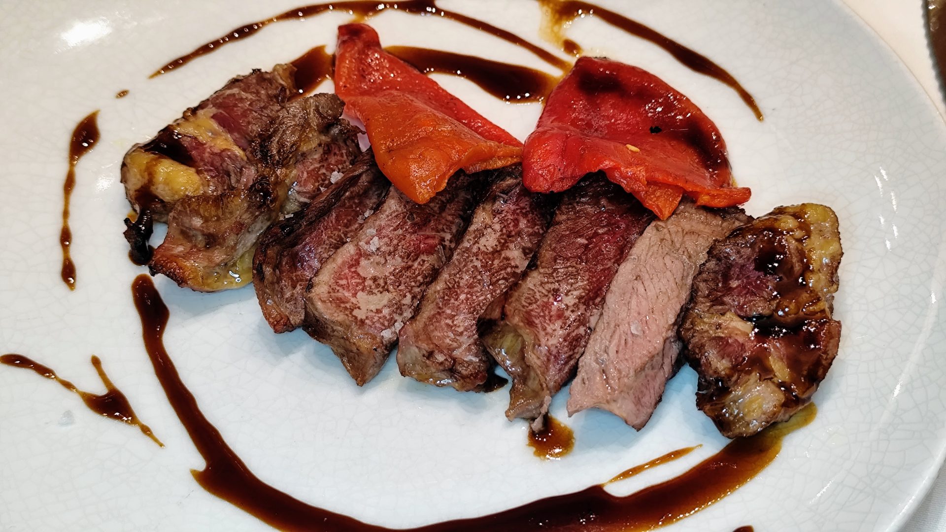 Entrecot al Jósper con pimientos.