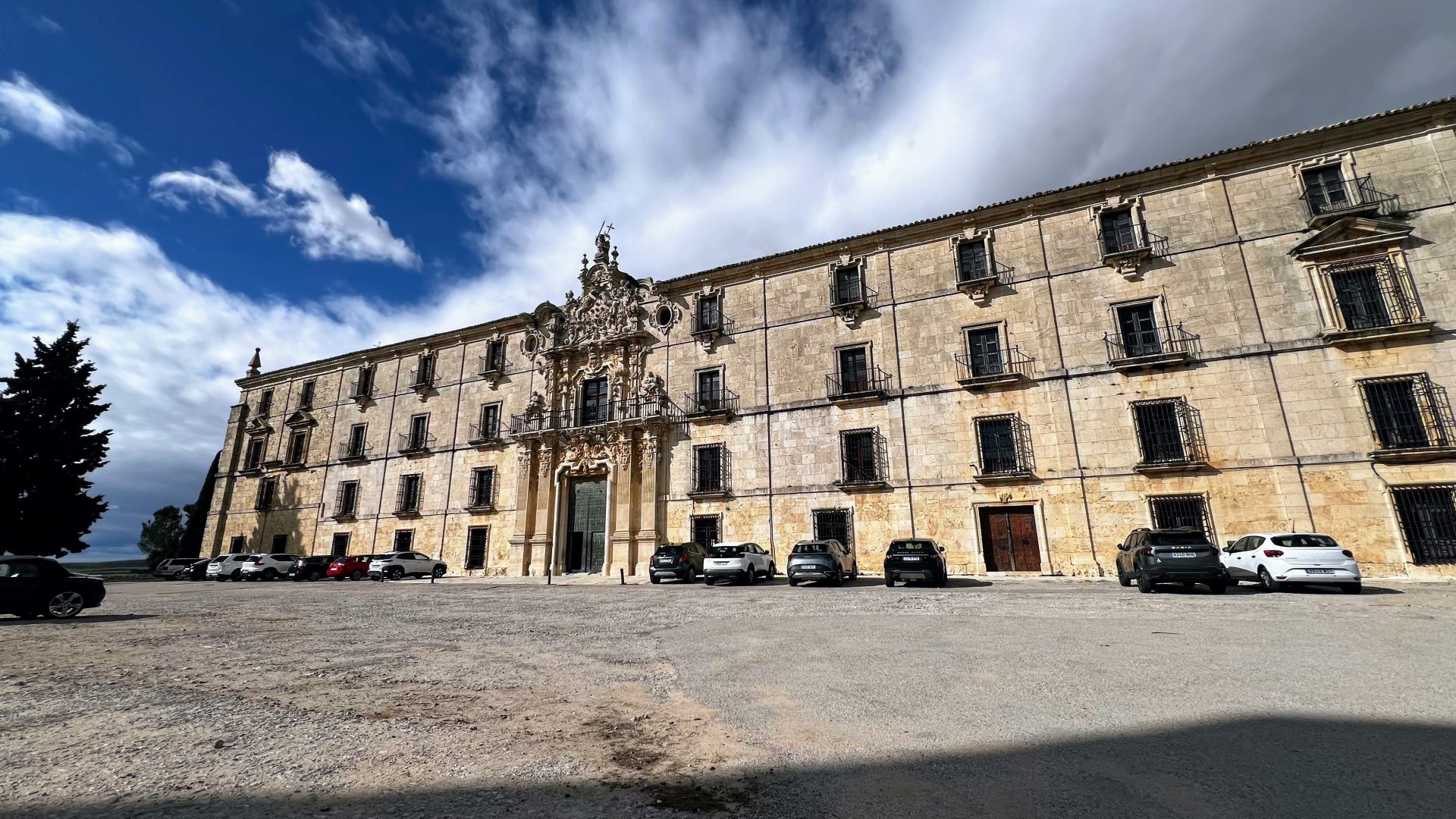 Fachada del monasterio de Uclés.