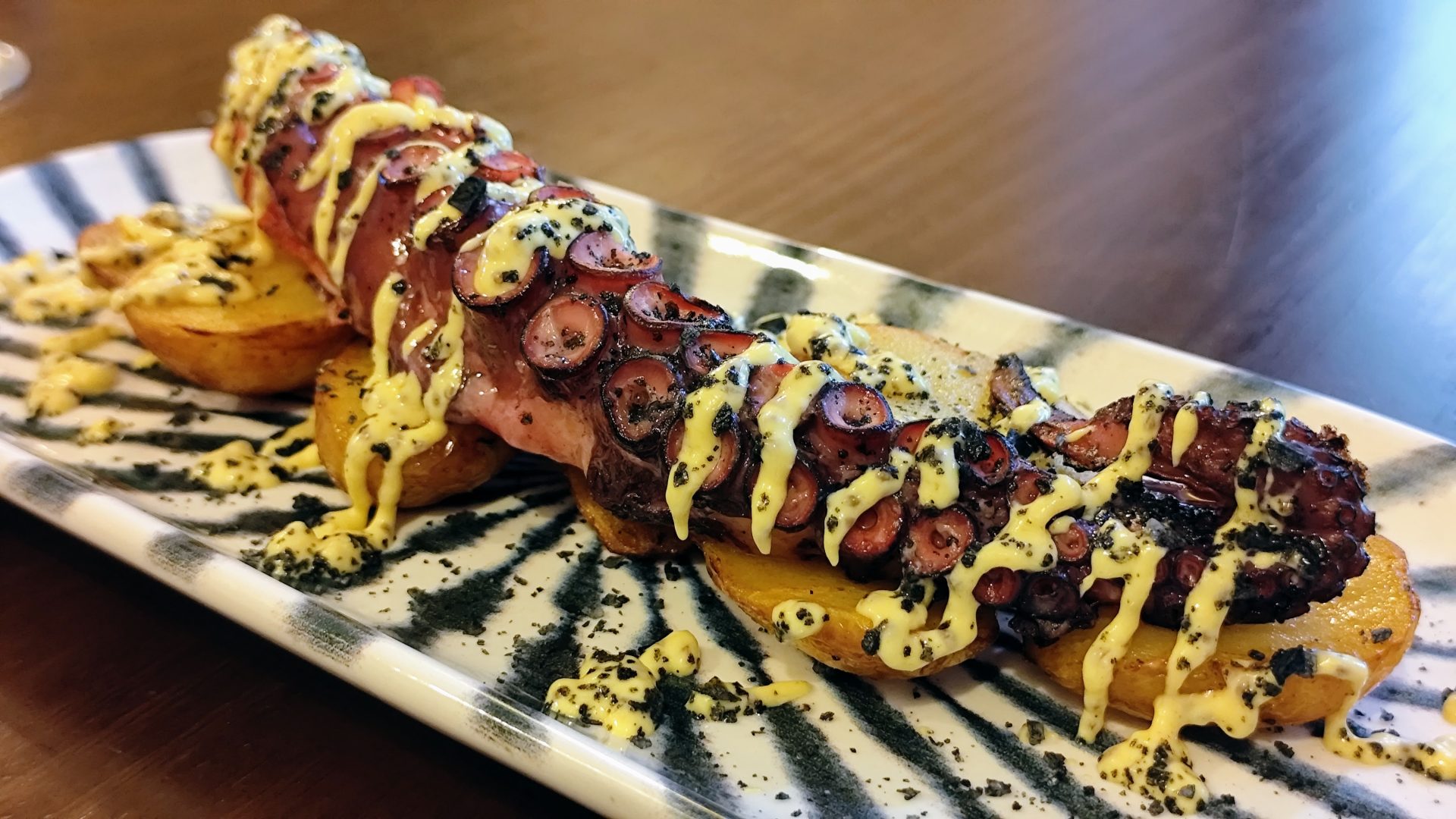 Pata de pulpo a la brasa.