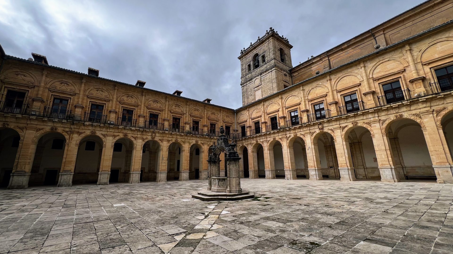 Patio central del Monasterio de Uclés.