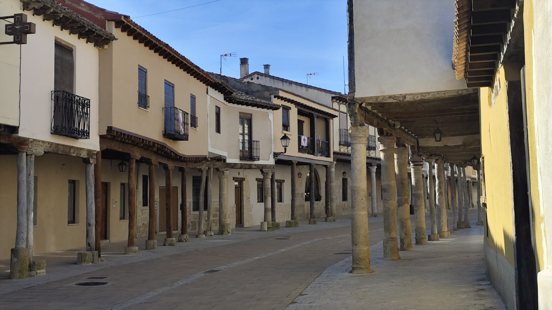 Soportales de Ampudia.