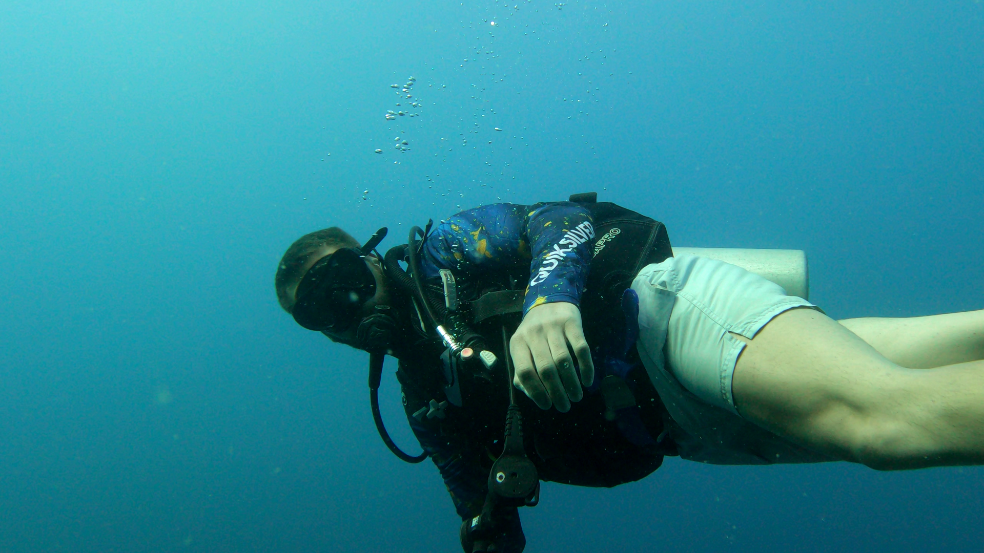 Aarón buceando en Maafushi, Maldivas.