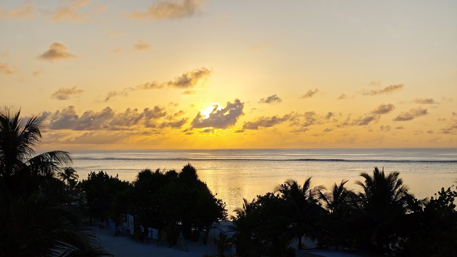 Amanecer en Maafushi.