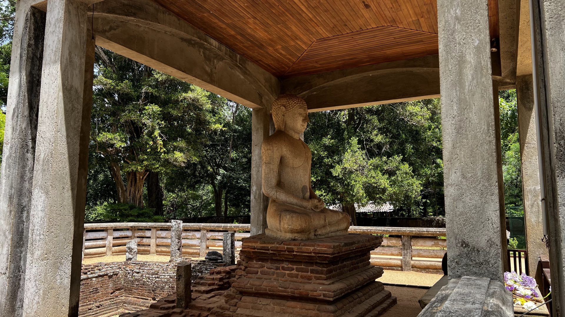 Lateral de Samadhi Buddah Statue.