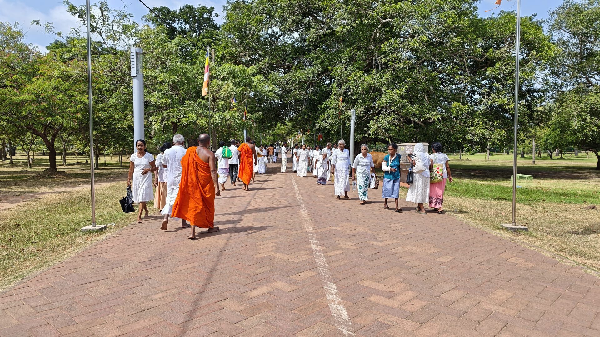 Monjes en Anuradhapura.