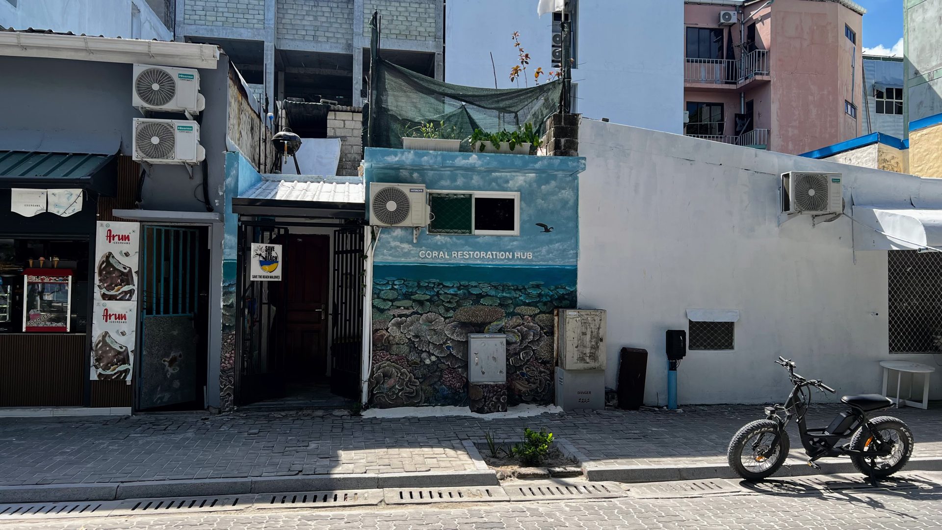 Mural conservación de los océanos.