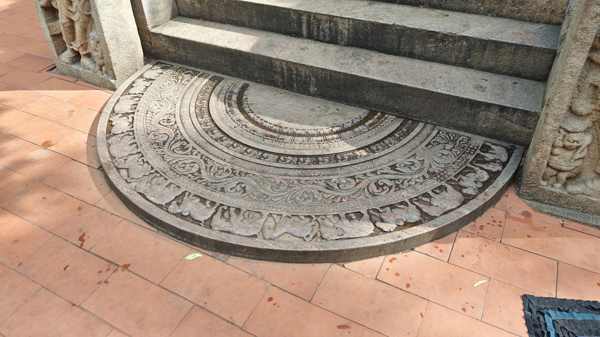 Piedra lunar, Anuradhapura.