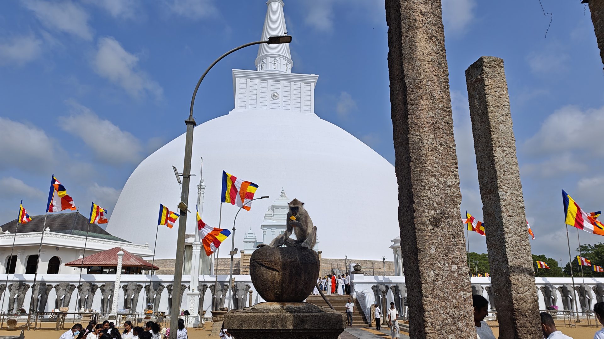 Ruwanweli Maha Seya.