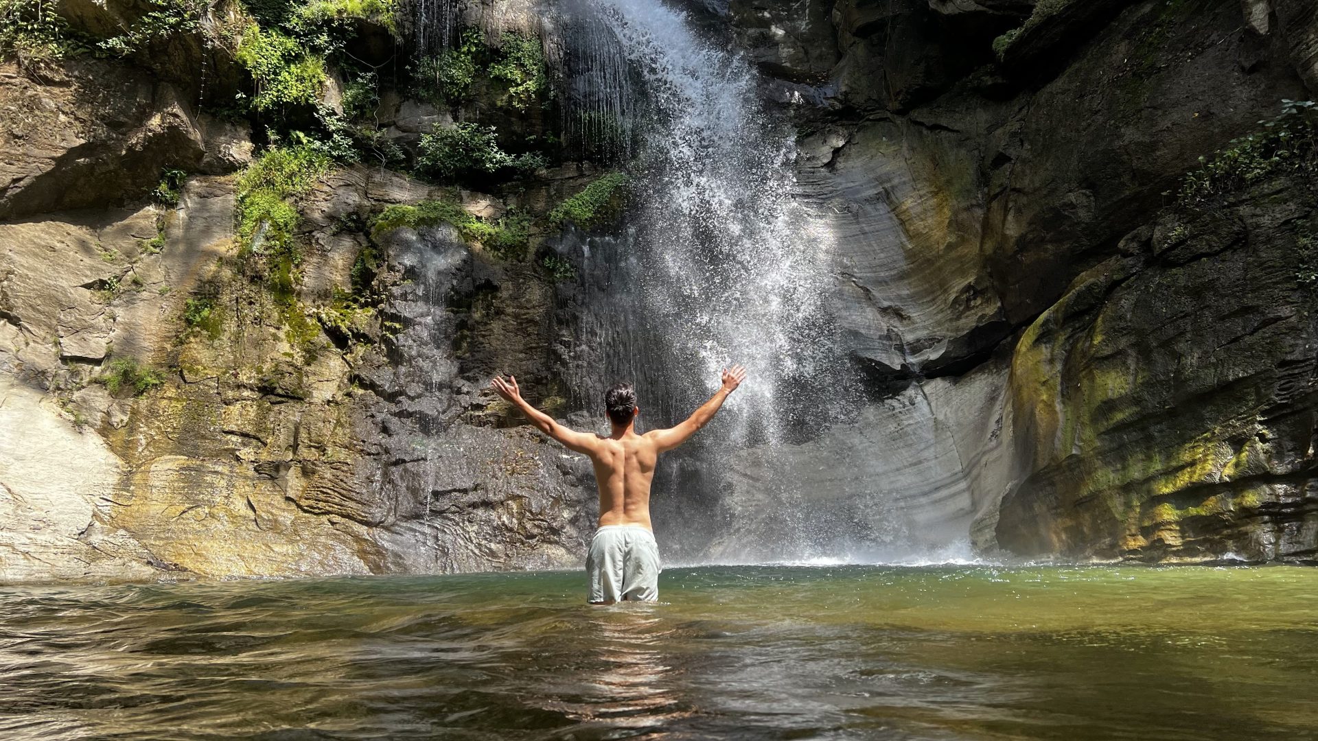 Cascada secreta de Ellewala, Sri Lanka