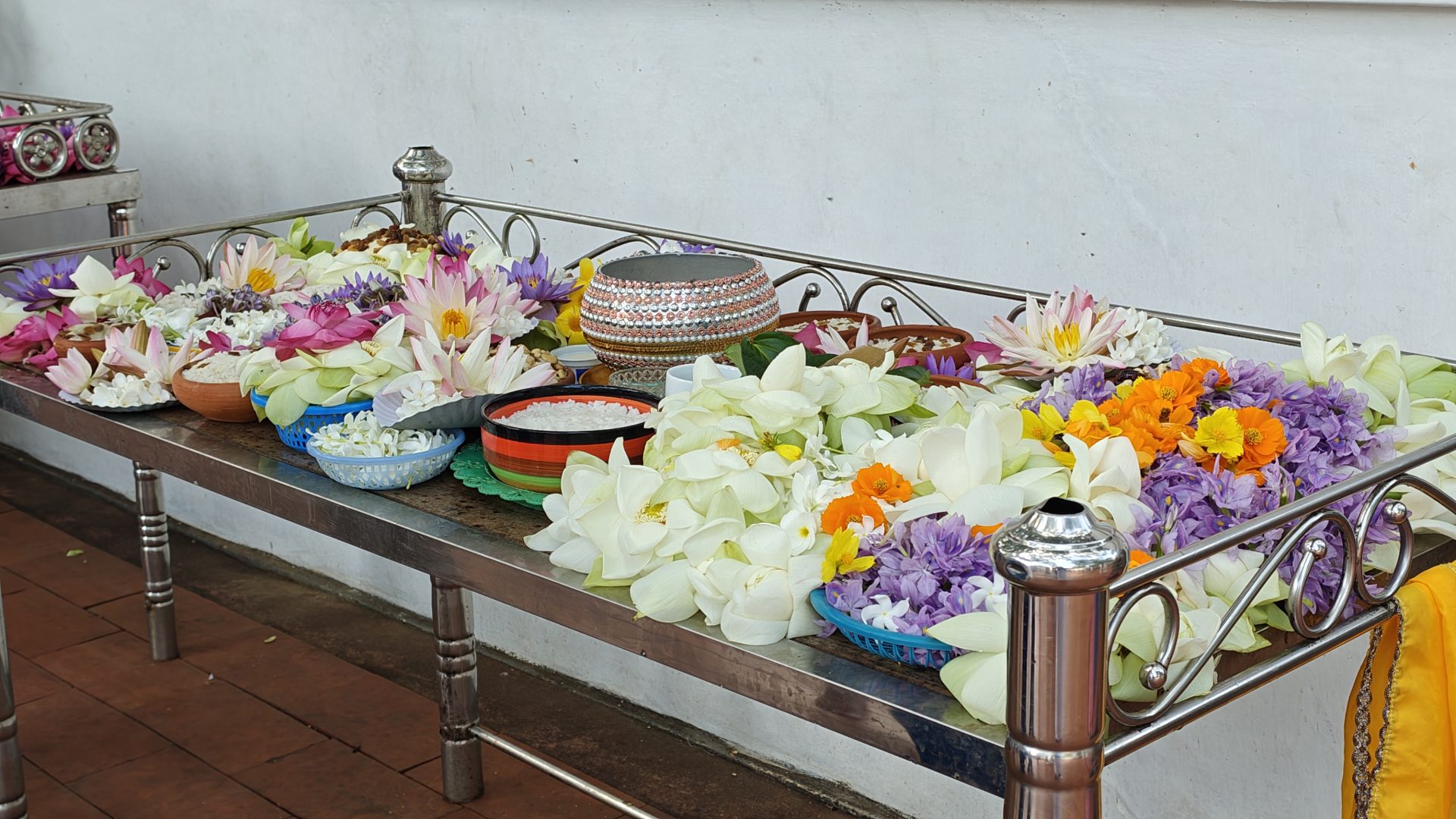 Ofrendas en Anuradhapura, Sri Lanka
