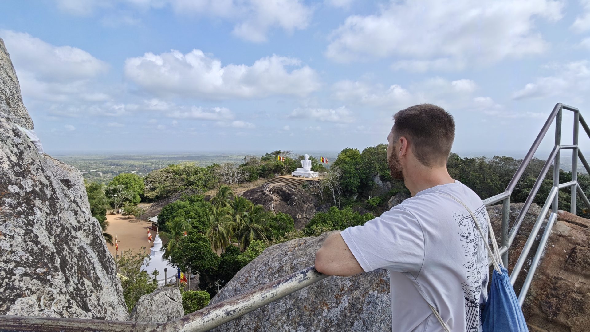Aarón desde Aradhana Gala, Mihintale, Sri Lanka